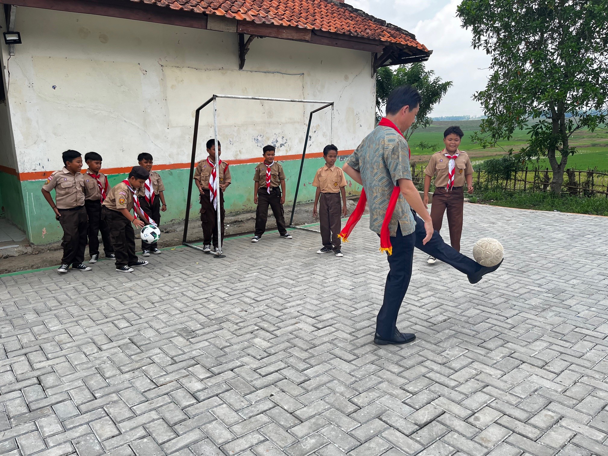 CSR Buku dan Bola